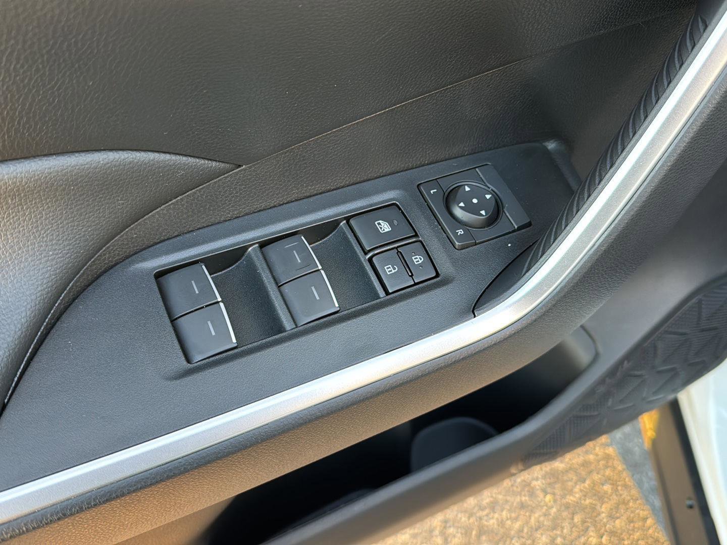 Used 2025 Toyota RAV4 XLE image 29