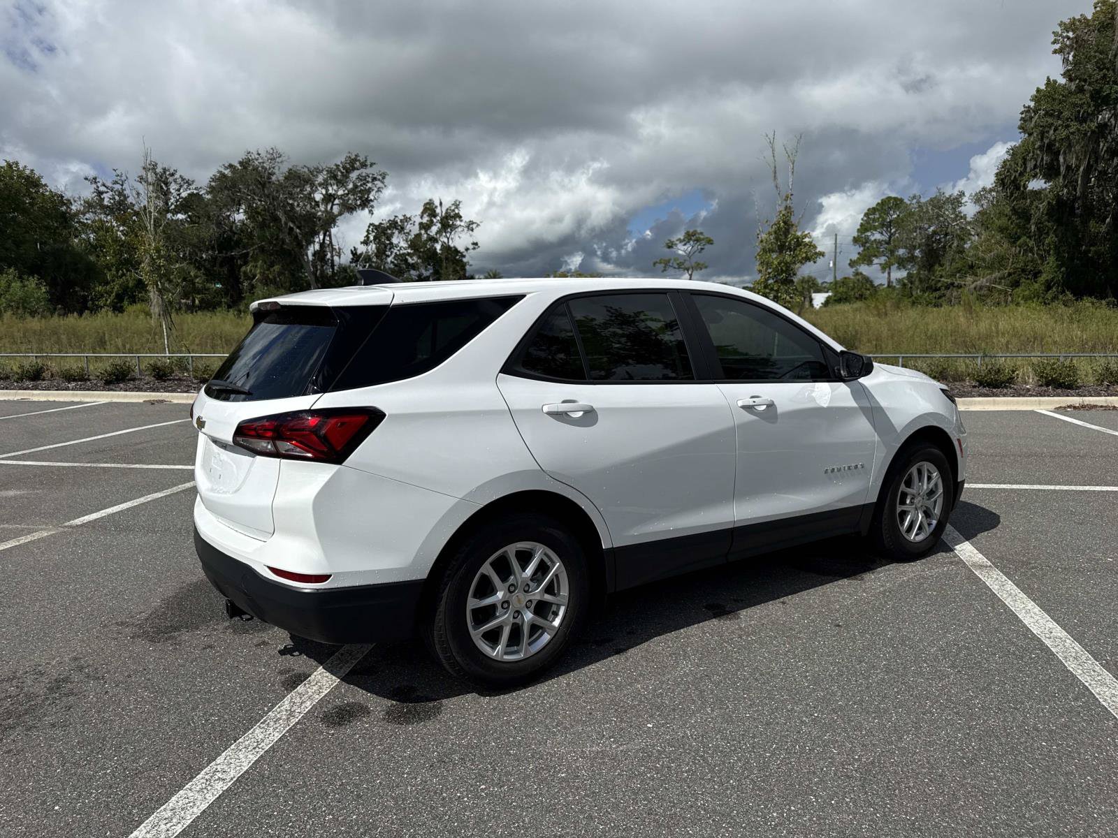 Used 2024 Chevrolet Equinox LS FWD image 3