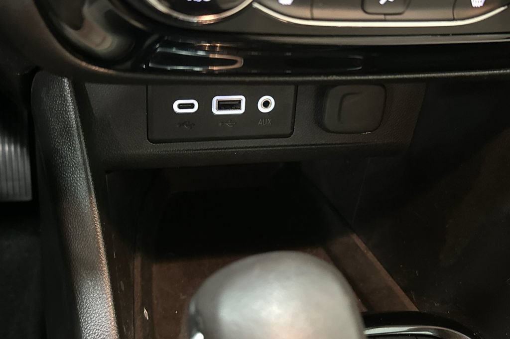 Used 2020 Buick Encore GX Select AWD/4WD image 35