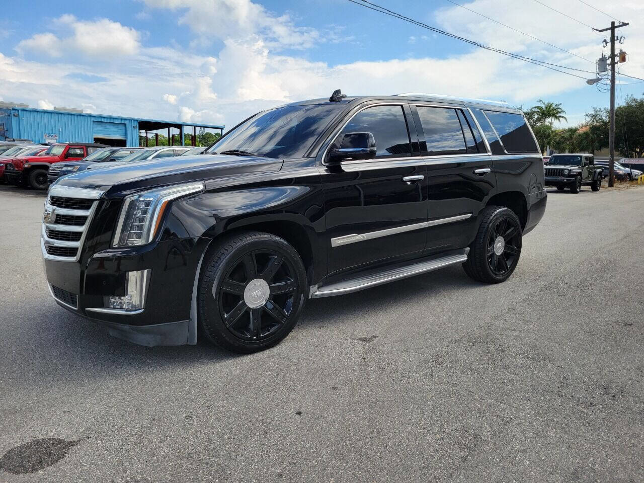 Used 2015 Cadillac Escalade Luxury RWD image 3