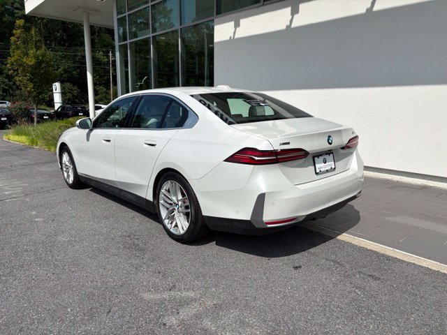 Certified 2024 BMW 530i xDrive w/ Premium Package AWD/4WD image 9