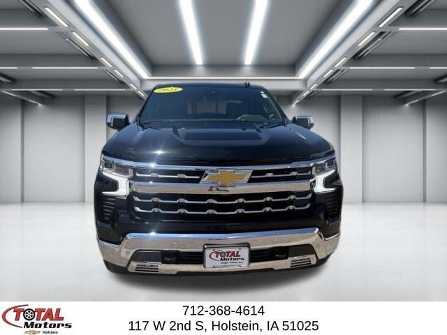 Used 2023 Chevrolet Silverado 1500 LTZ AWD/4WD image 3