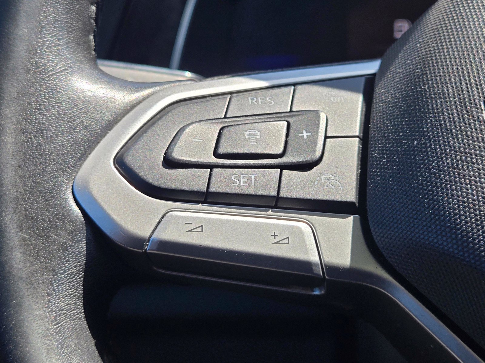 Used 2024 Volkswagen Jetta SE FWD image 26