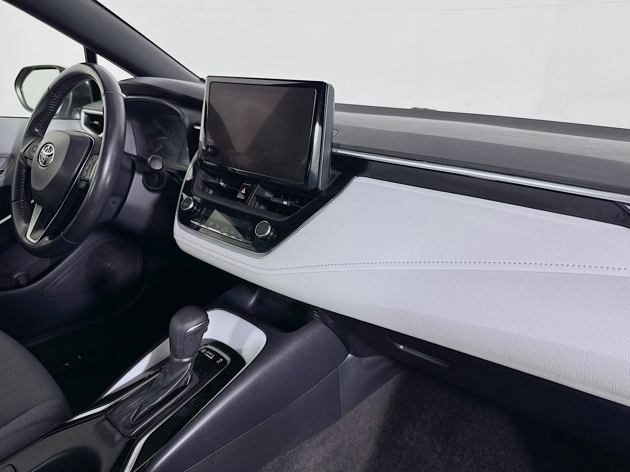 Used 2023 Toyota Corolla SE FWD image 29