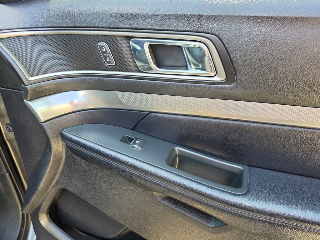 Used 2018 Ford Explorer XLT w/ Equipment Group 202A image 48