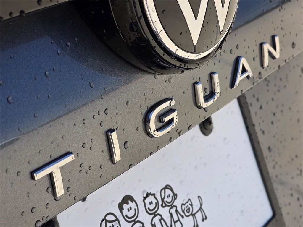 New 2025 Volkswagen Tiguan SE image 7