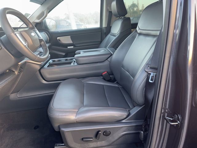 Used 2025 Ford Expedition Active image 9