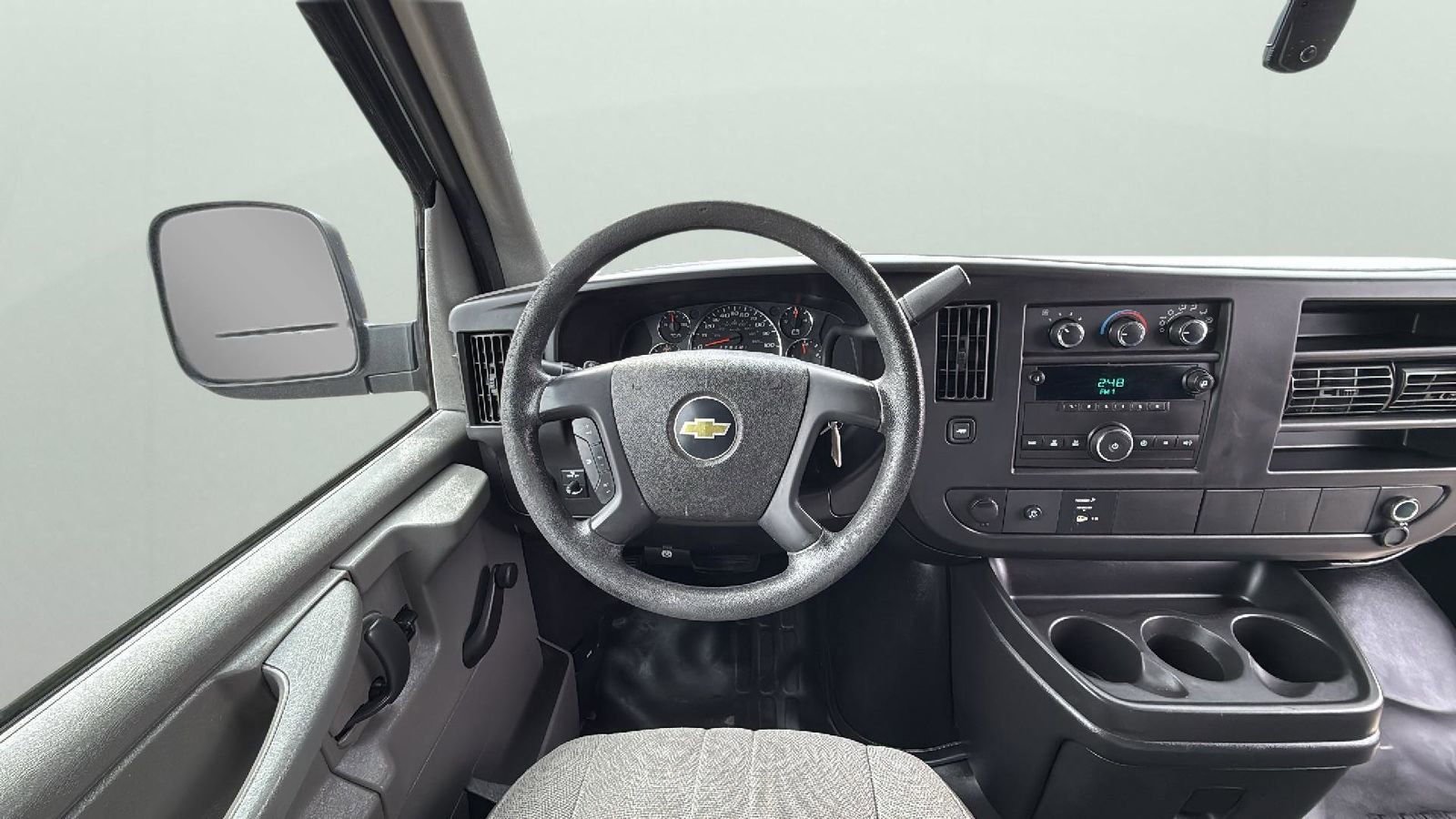 Used 2011 Chevrolet Express 2500 image 9