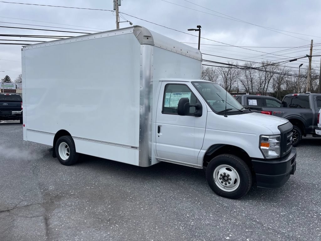 New 2024 Ford E-450 and Econoline 450 Super Duty w/ Driver's Safety Package RWD image 3