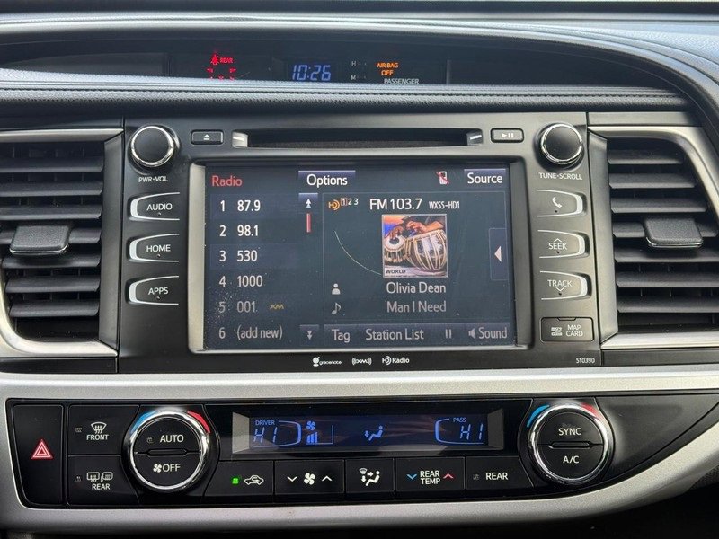 Used 2019 Toyota Highlander SE image 18