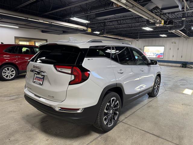 Certified 2022 GMC Terrain SLT w/ Infotainment Package II AWD/4WD image 4