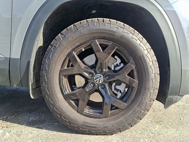 Used 2025 Volkswagen Atlas Peak Edition SE image 8