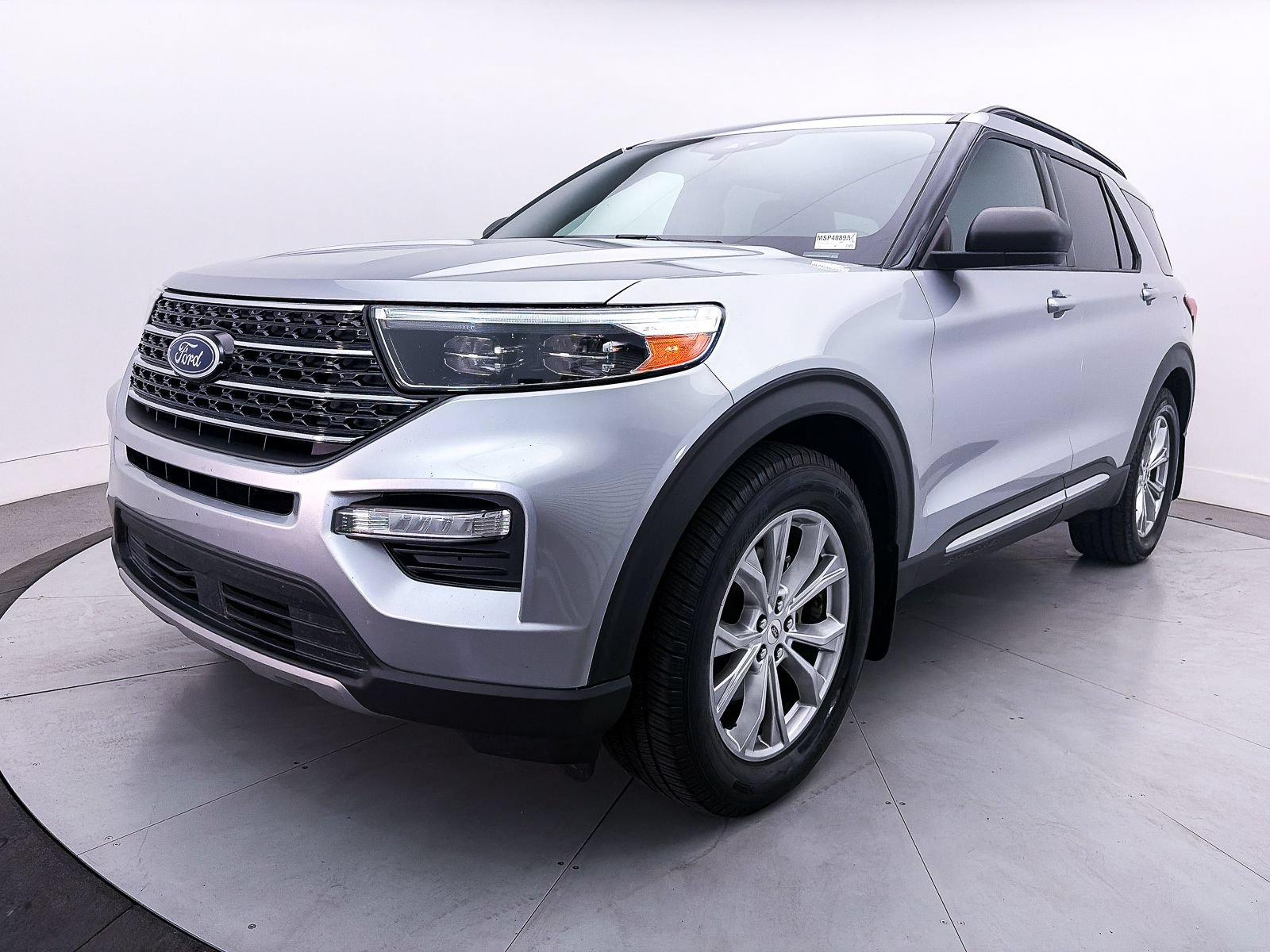 Used 2020 Ford Explorer XLT w/ Equipment Group 202A AWD/4WD image 8