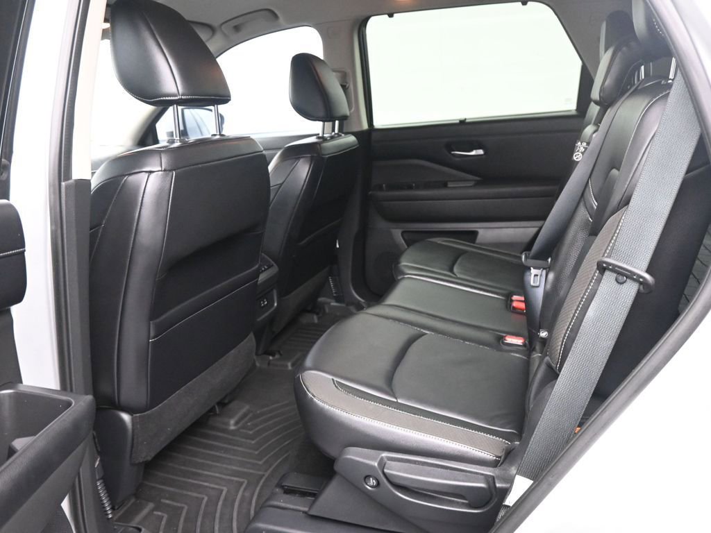 Used 2022 Nissan Pathfinder SL w/ Lighting Package (N92) image 10