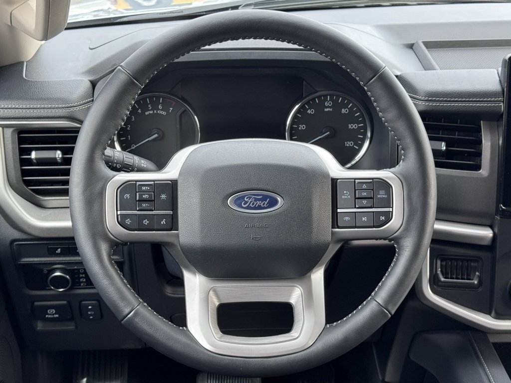 Used 2024 Ford Expedition Max XLT image 7