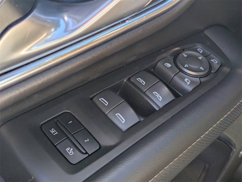 Used 2022 GMC Yukon SLT w/ SLT Premium Package image 23