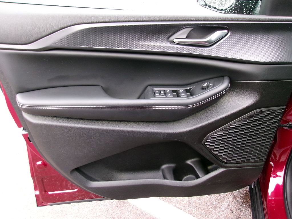 Certified 2024 Jeep Grand Cherokee Altitude image 6