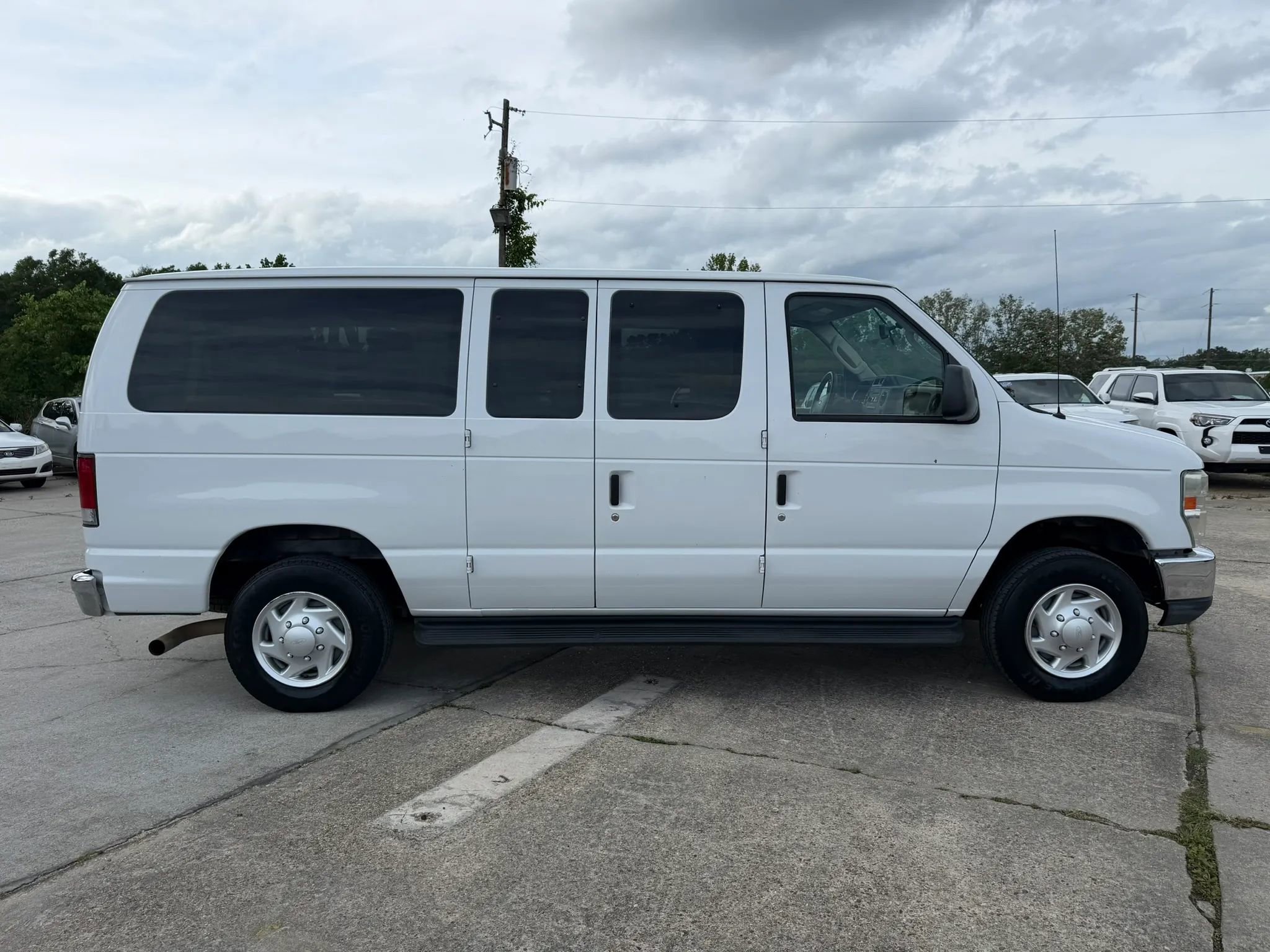 Used 2012 Ford E-350 and Econoline 350 XLT RWD image 6