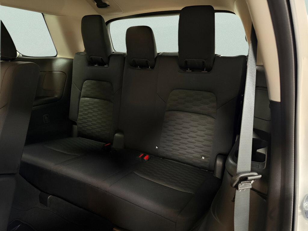 Used 2024 Nissan Pathfinder SV image 19