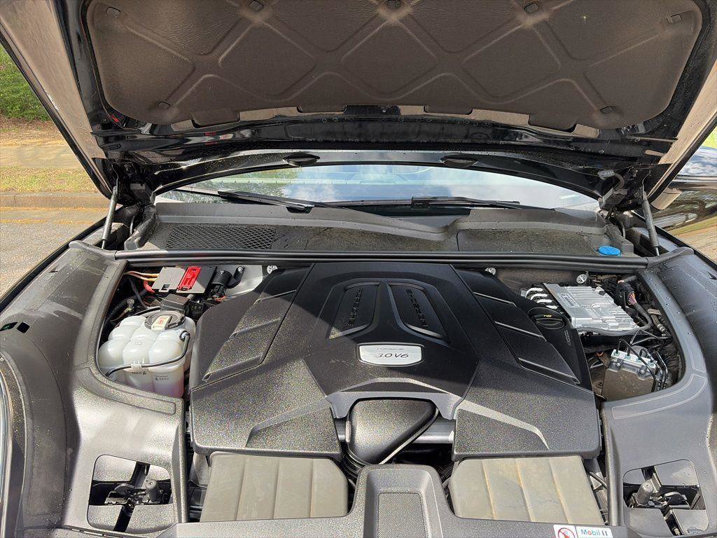 Used 2023 Porsche Cayenne Platinum Edition AWD/4WD image 18