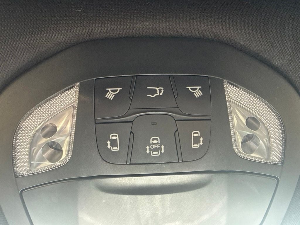 Used 2025 Chrysler Pacifica Limited FWD image 56