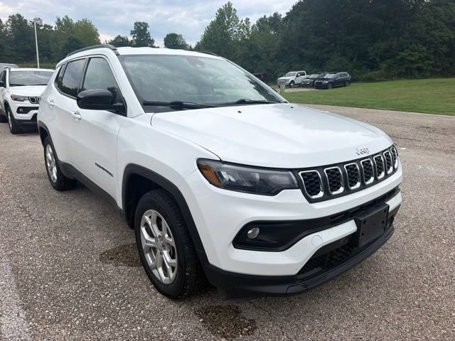 Used 2024 Jeep Compass Latitude AWD/4WD image 1