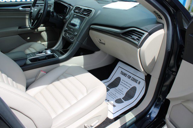 Used 2020 Ford Fusion SEL image 9