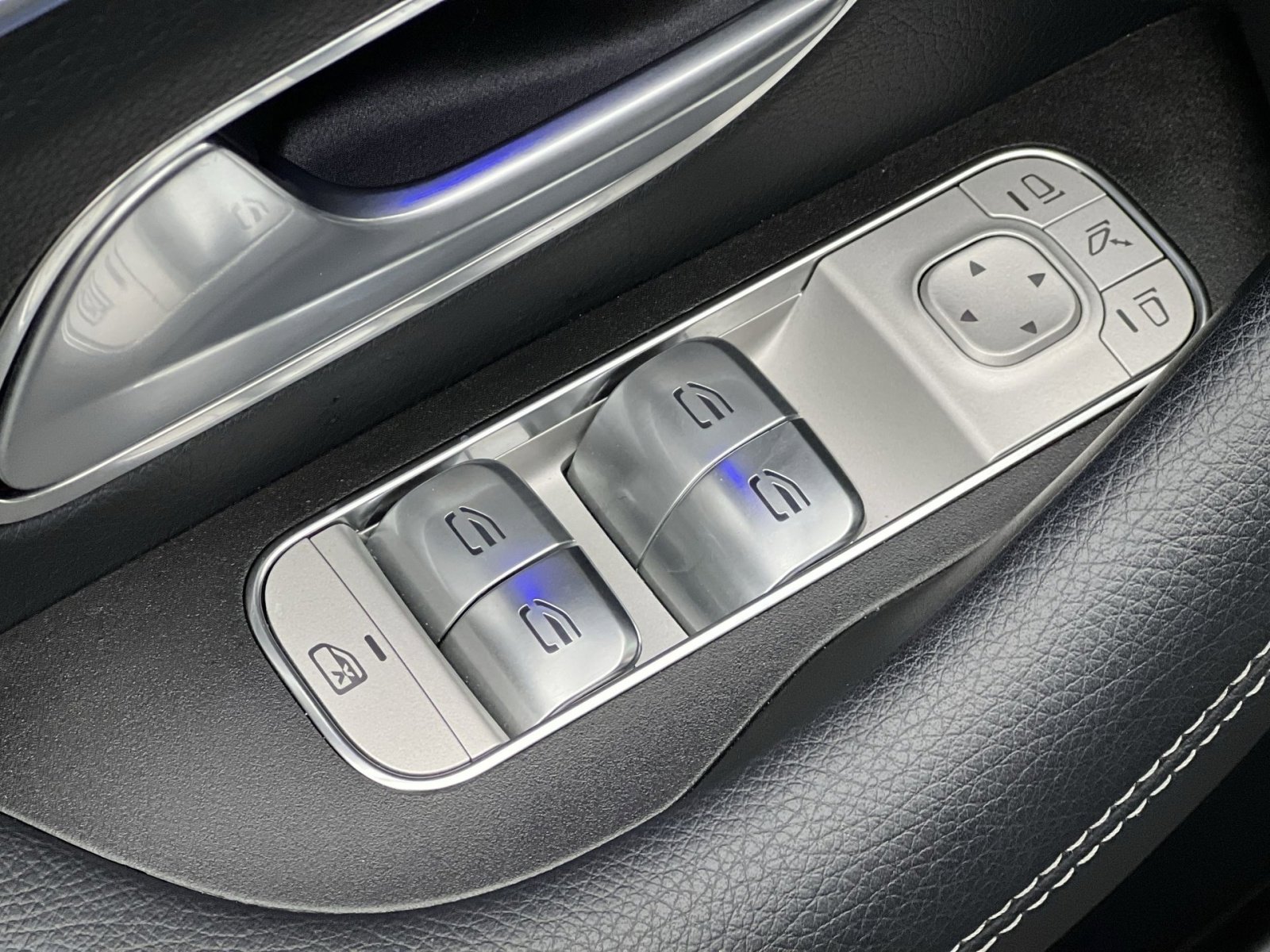 Certified 2025 Mercedes-Benz GLE 350 4MATIC image 13