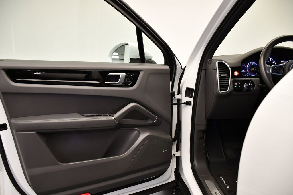 Used 2023 Porsche Cayenne image 34