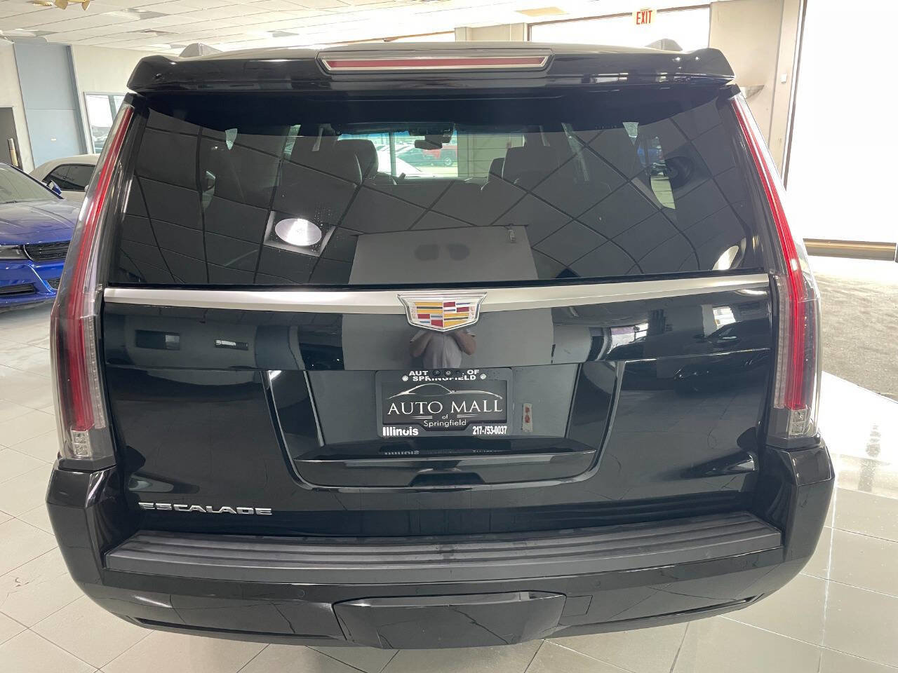 Used 2018 Cadillac Escalade ESV Luxury AWD/4WD image 6