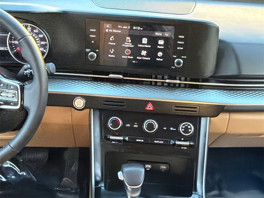 Used 2023 Kia Carnival LX image 19