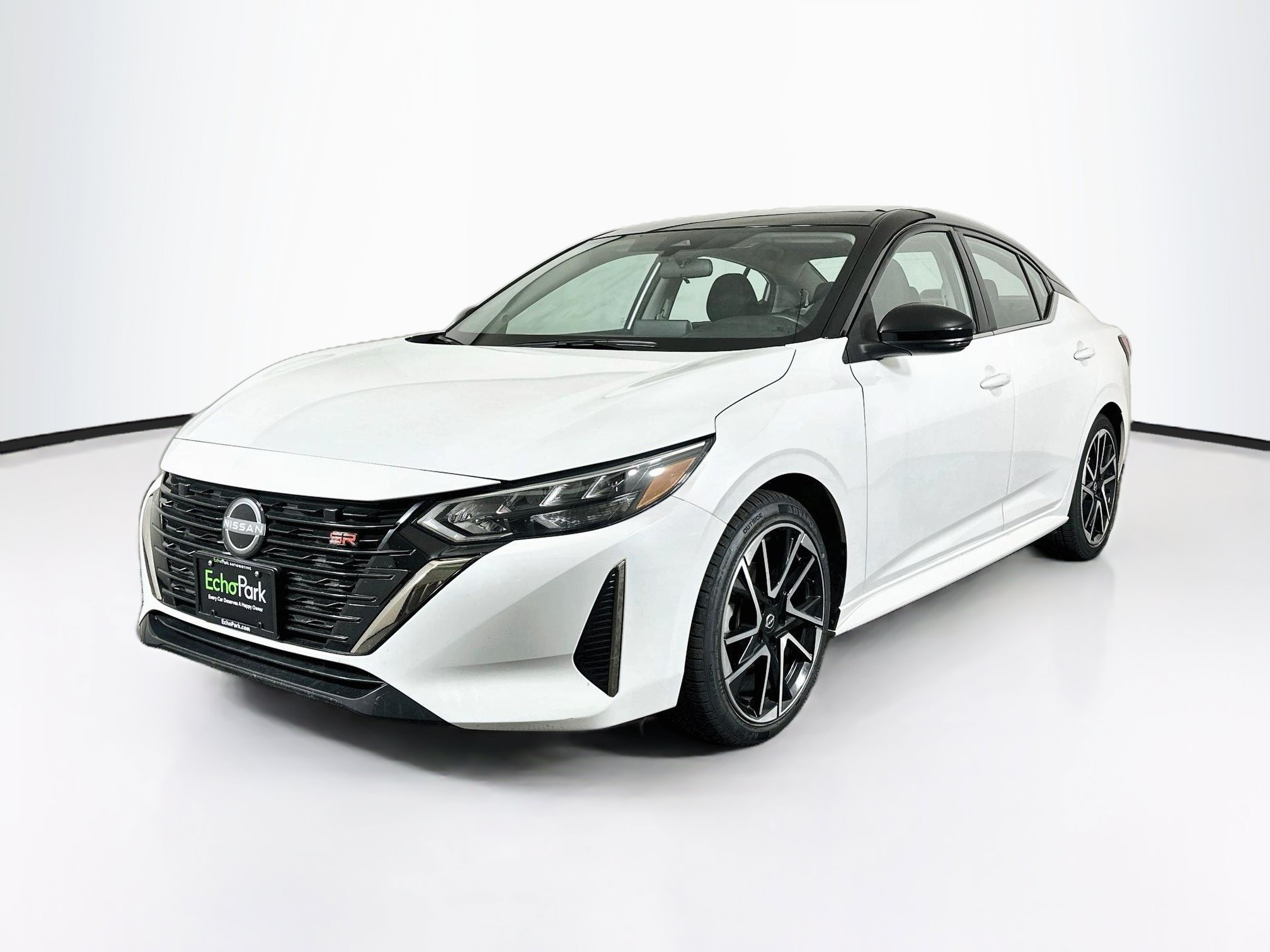 Used 2025 Nissan Sentra SR FWD image 3