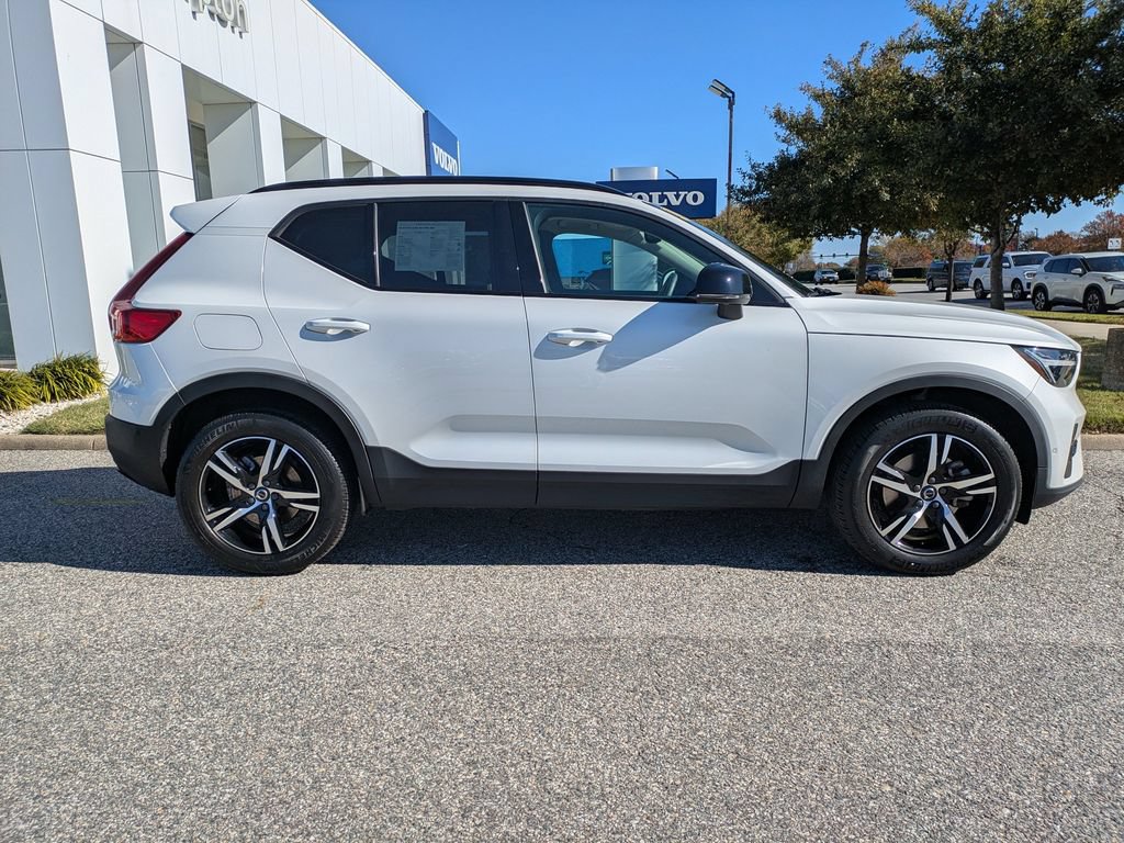 Certified 2023 Volvo XC40 B5 Plus w/ Driver Assist Package AWD/4WD image 3