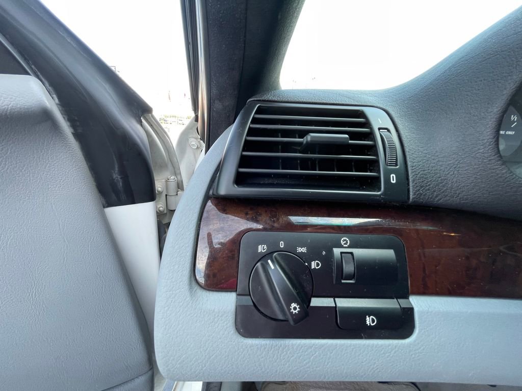 Used 2005 BMW 325Ci Convertible image 28