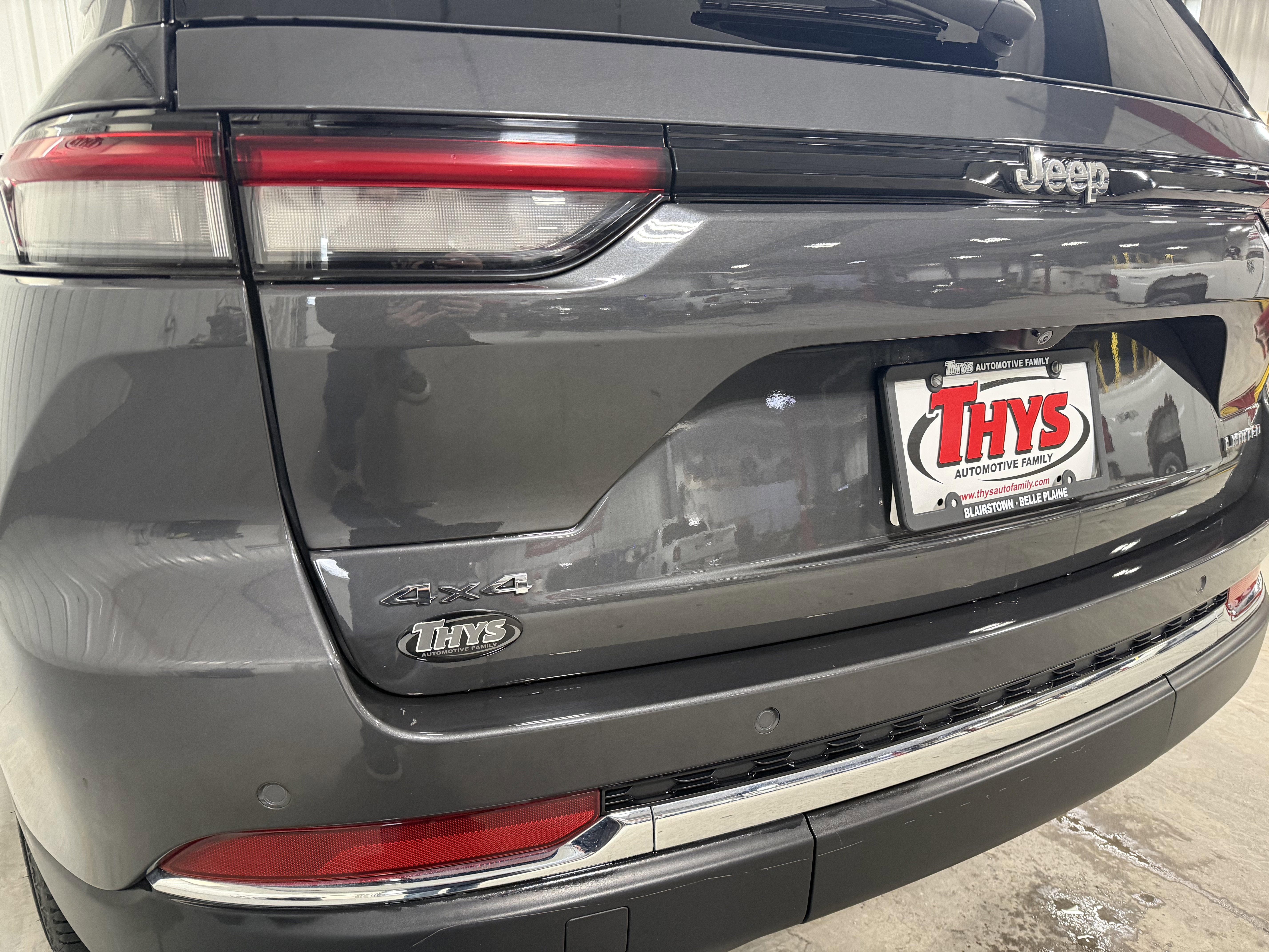 Used 2023 Jeep Grand Cherokee Limited w/ Luxury Tech Group II image 5