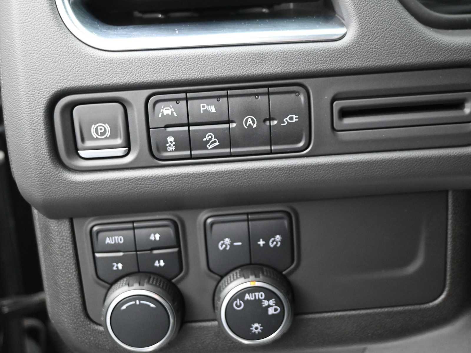 Used 2021 Chevrolet Tahoe Premier AWD/4WD image 12