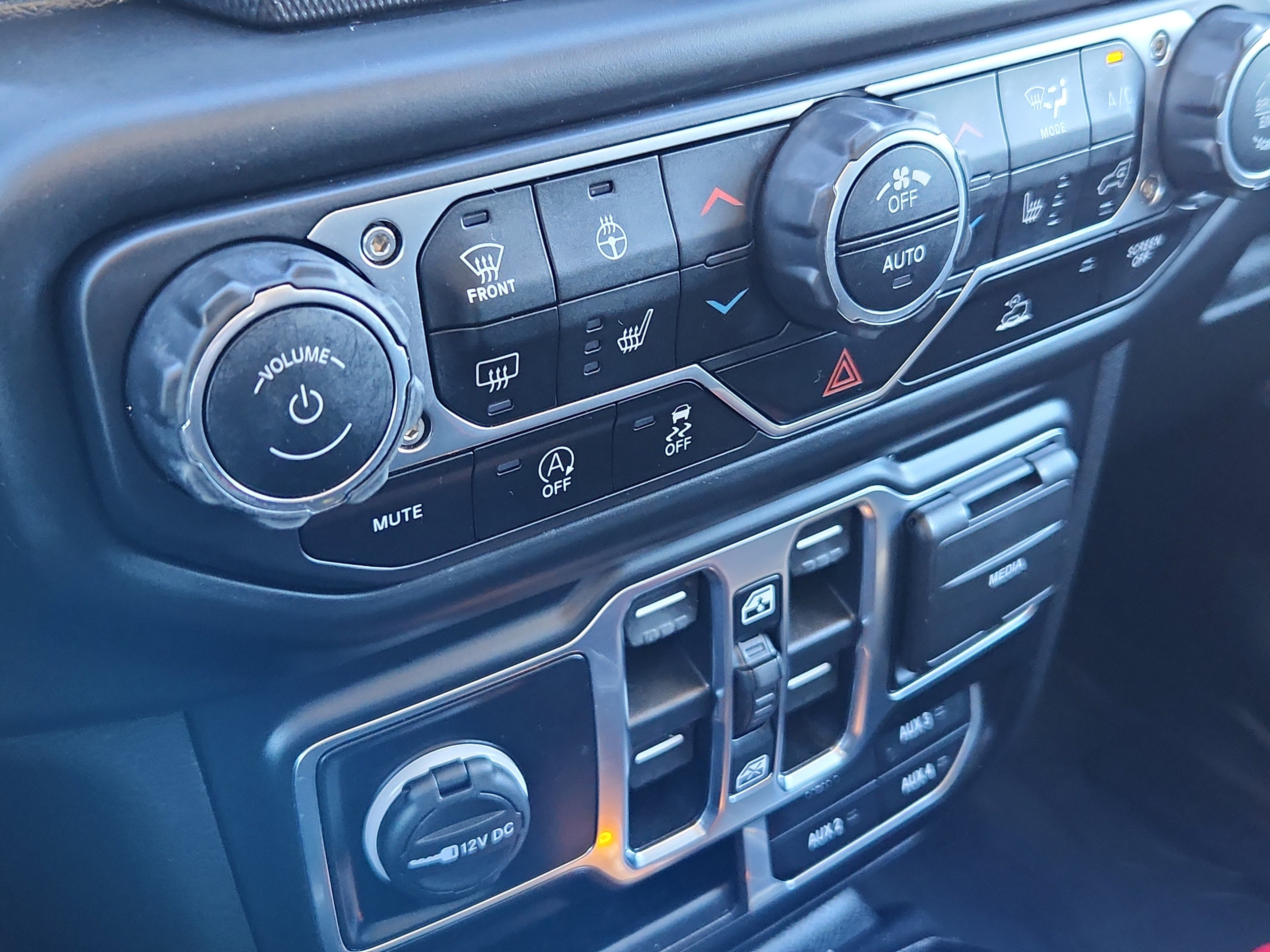 Used 2022 Jeep Wrangler Unlimited Sahara w/ Cold Weather Group image 21