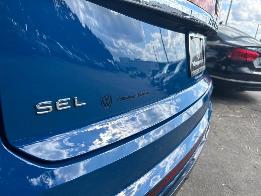 Used 2025 Volkswagen Atlas Cross Sport SEL Premium R-Line image 28