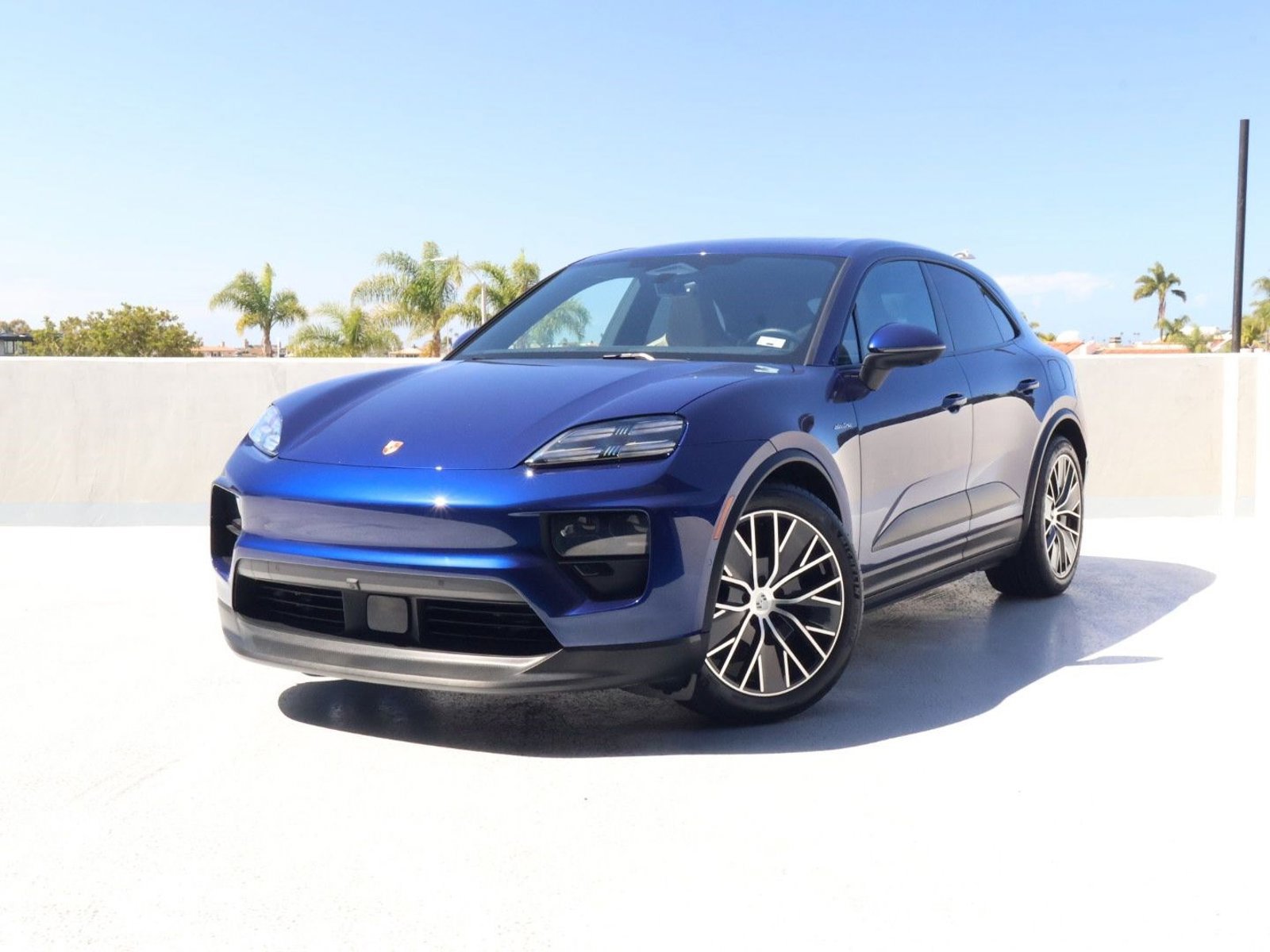 Certified 2025 Porsche Macan Electric RWD image 1