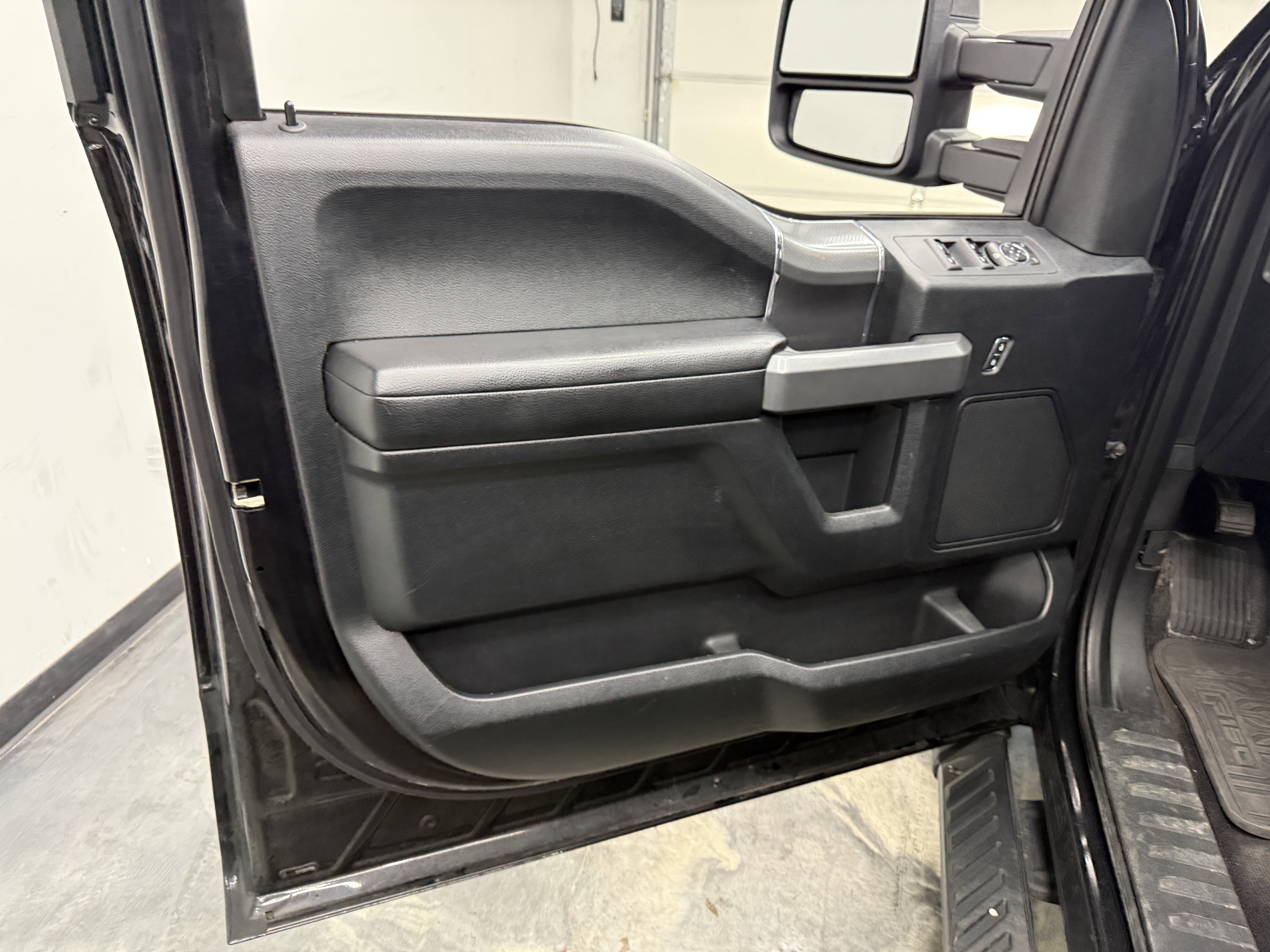 Used 2015 Ford F150 XLT w/ Equipment Group 301A Mid AWD/4WD image 10