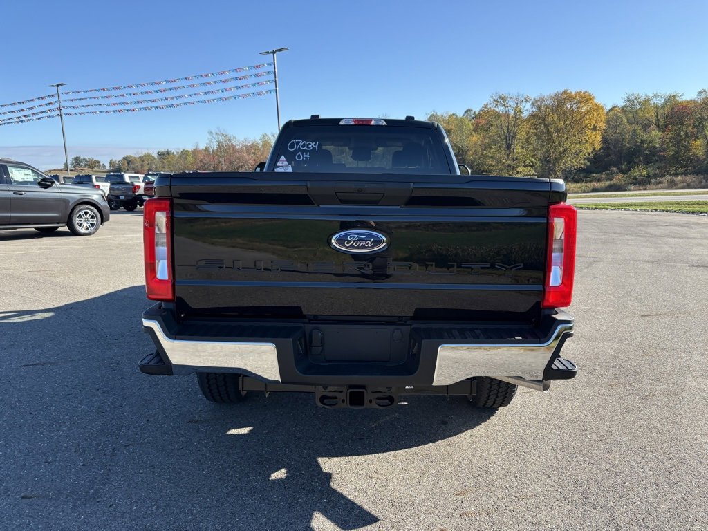 New 2026 Ford F350 XLT w/ FX4 Off-Road Package AWD/4WD image 4