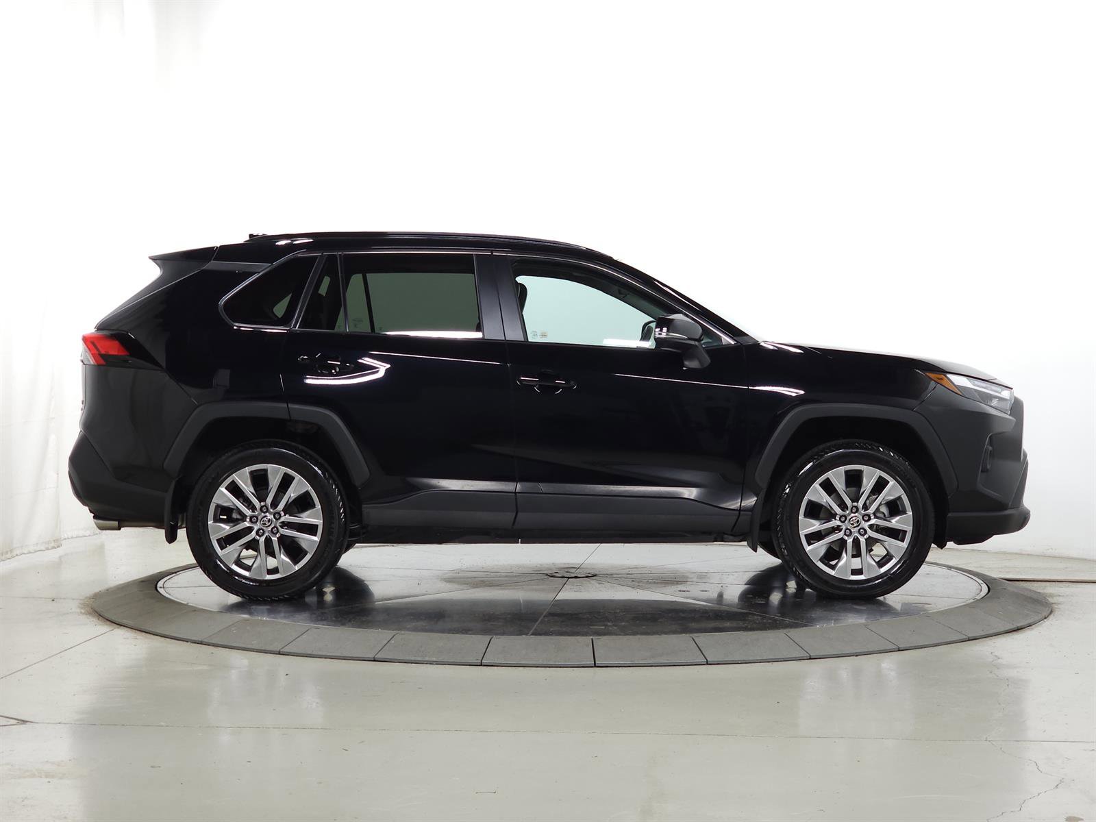 Used 2023 Toyota RAV4 XLE Premium image 13