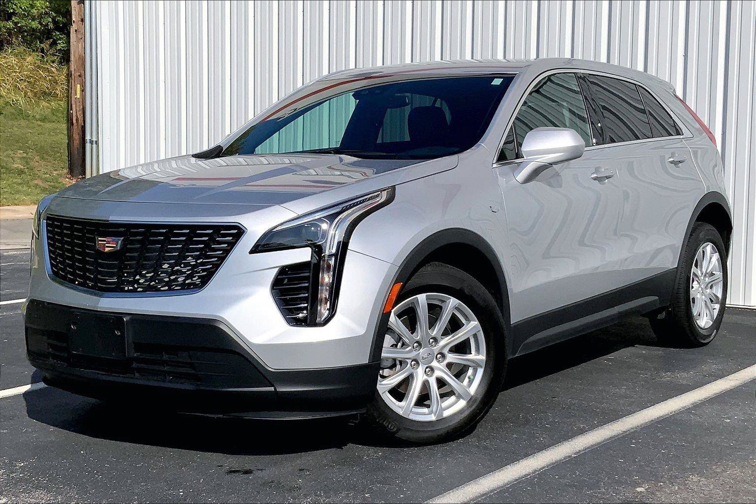 Used 2022 Cadillac XT4 Luxury w/ Cold Weather Package AWD/4WD image 1