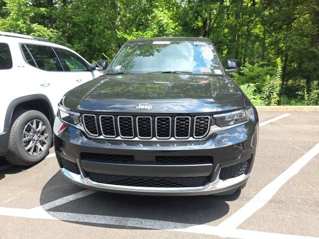 Used 2025 Jeep Grand Cherokee L Laredo AWD/4WD image 2