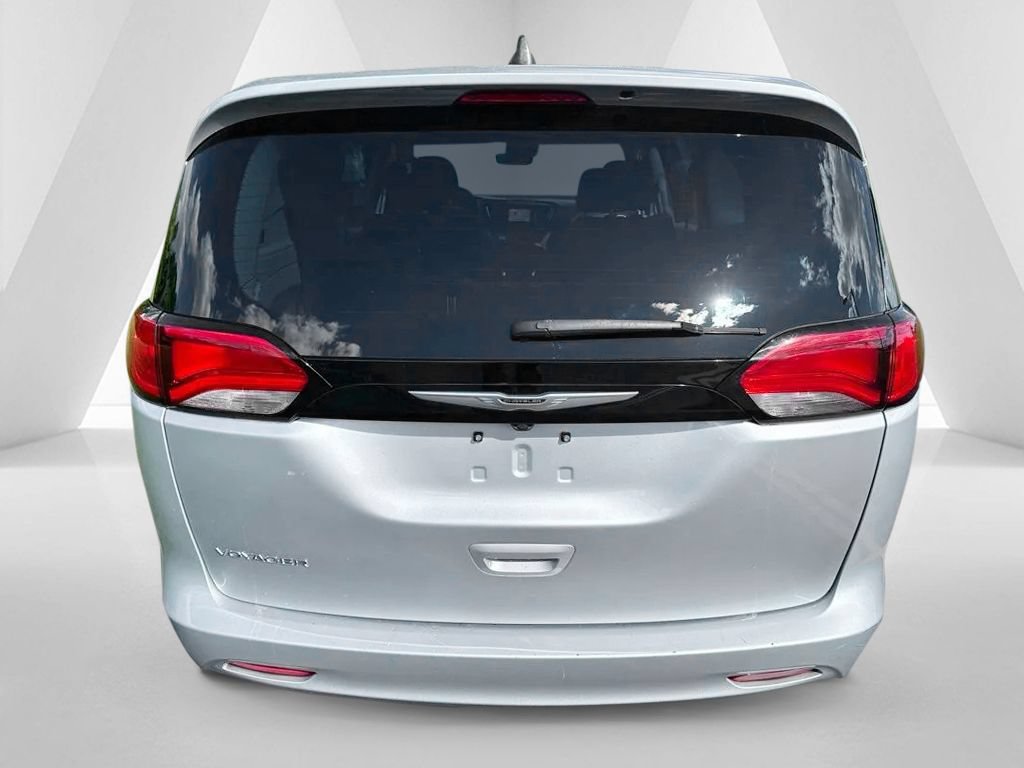 Used 2023 Chrysler Voyager LX FWD image 6