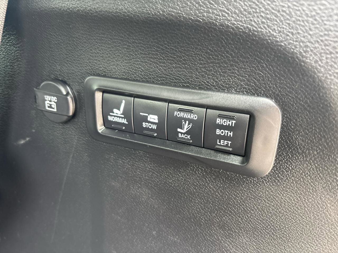 Used 2018 Chrysler Pacifica Limited w/ Advanced Safetytec Group image 39