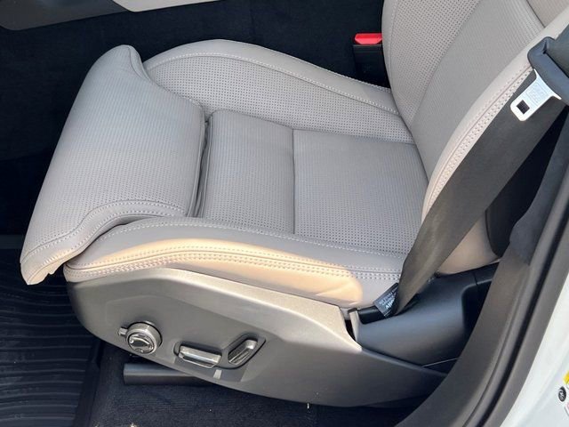 New 2026 Volvo XC90 B5 Ultra w/ Lounge Package image 17