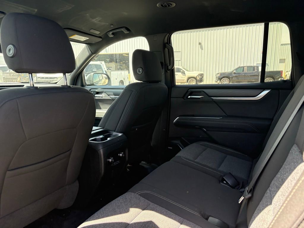 Used 2025 GMC Acadia Elevation image 8