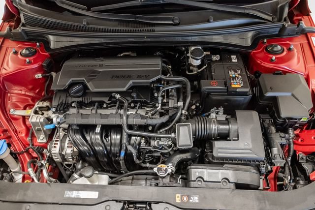 Used 2025 Hyundai Elantra Sport FWD image 3