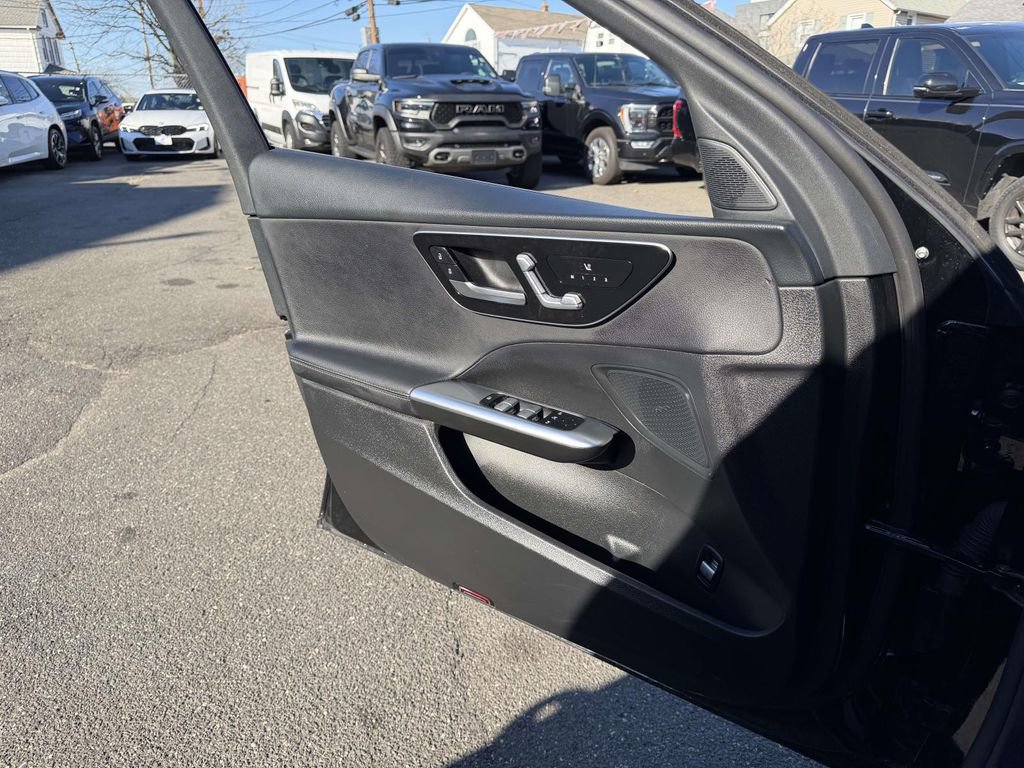 Used 2025 Mercedes-Benz C 300 4MATIC Sedan image 22
